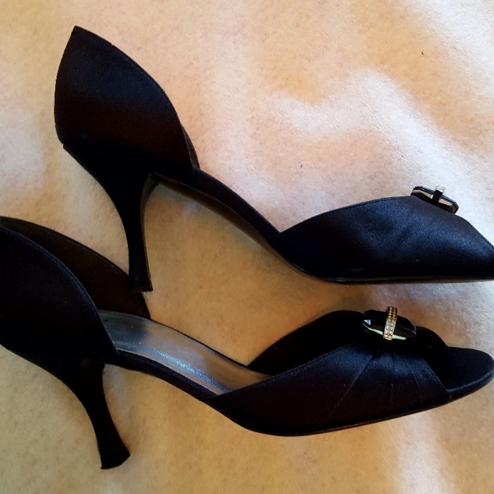 STUART WEITZMAN BLACK COCKTAIL HEELS - Size 9